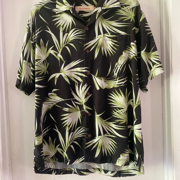 Tommy Bahama Other - Tommy Bahama Leaf Button-Up Shirt in Black and Lime 100% silk Men’s Large